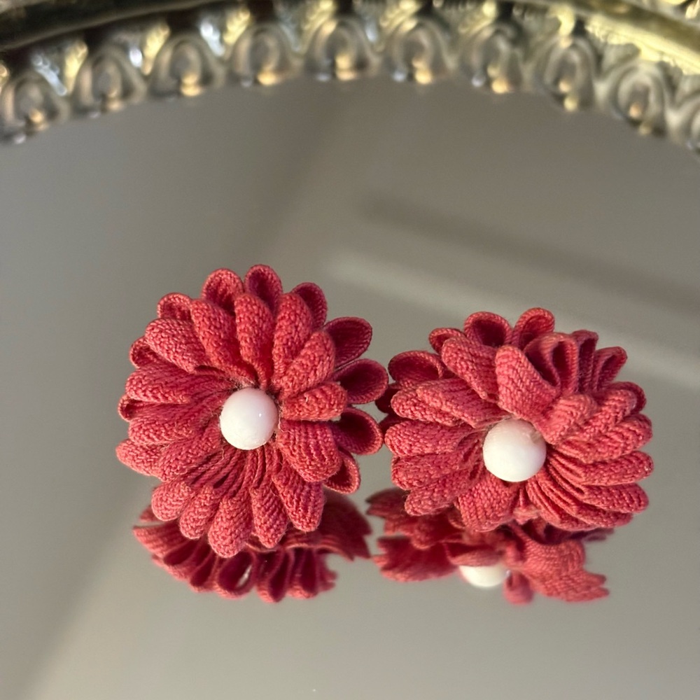 Vintage 1950's Pink Flower Screw Back Earrings with Faux Pearl